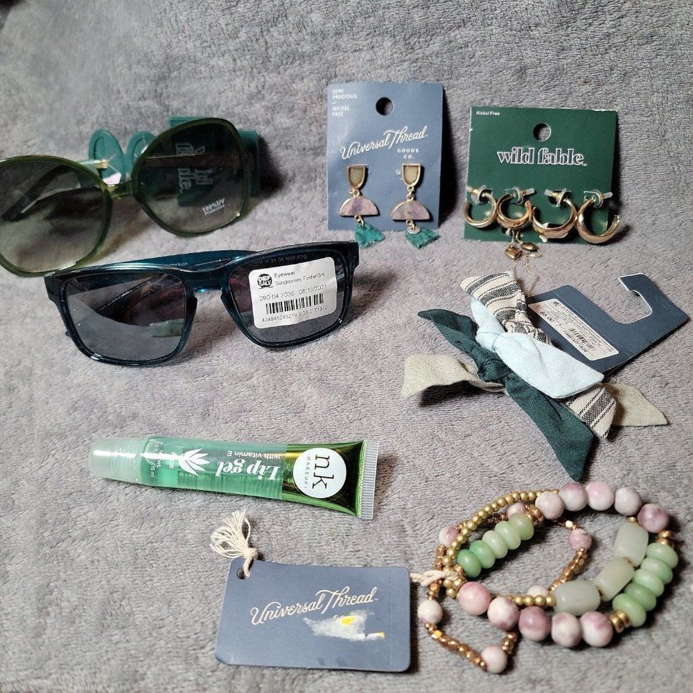 NK Universal Thread Wild Fable Womens Green 100% UV Protection Accessory Bundle